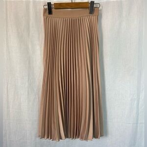 H&M Light Pink Pleated Midi Skirt